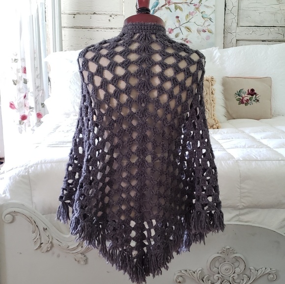 Beautiful crocheted Gray shaw with fringes - Picture 2 of 5